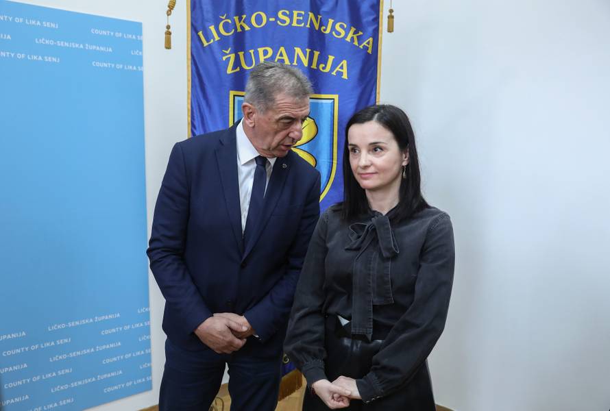 Gospić: Konferencija za medije nakon radnog sastanka na temu otpada u Ličko-senjskoj županiji