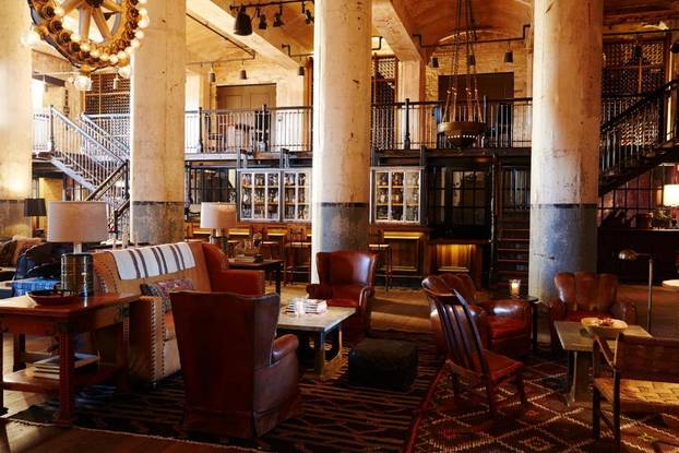 Luksuzni hotel u prostoru stare pivovare nudi čak 3500 knjiga