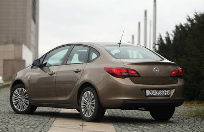 Na rubu srednje klase: Opel Astra približila se Insigniji