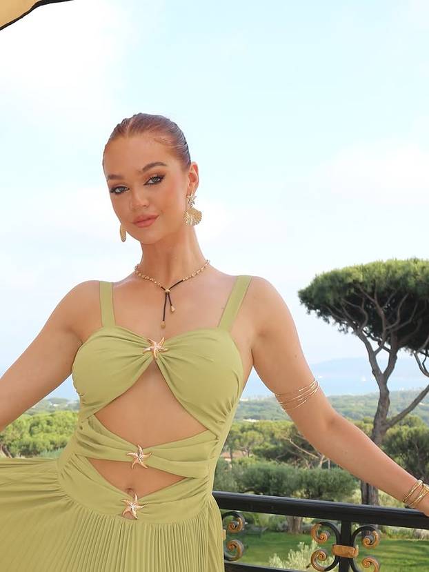 FOTO Misica iz Britanije: Previše sam zgodna i uspješna pa mi muškarci uopće ne prilaze