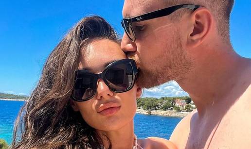 FOTO Bombarderu Tinu zanosna Slavonka najve&cacute;a je podr&scaron;ka na tribinama: 'Ljubav. Sre&cacute;a. Sve'