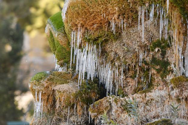 Šibenik: Zbog niskih temperatura smrznula se fontana  u perivoju Luje Maruna