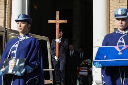 FOTO Oko tisuću ljudi ispratilo Ćiru, stigli  svi hrvatski izbornici