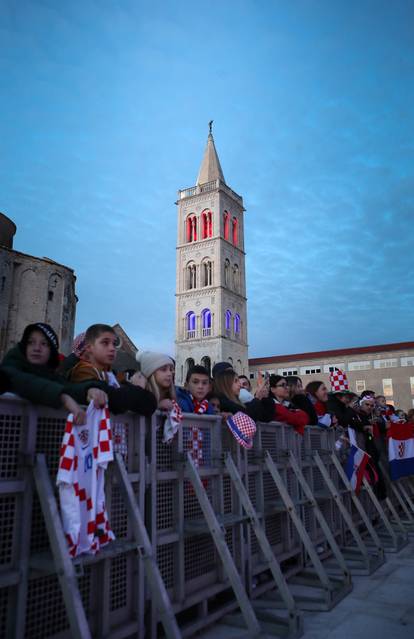 Zadar: Zvonik katedrale sv. Stošije u bojama za doček Vatrenih