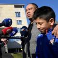 Bandićevo kumče Kristijan i otac Ahmet zapalili svijeću: 'Puno je Milan učinio za nas Rome'