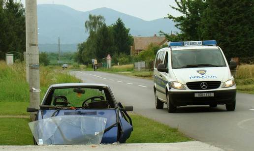 Orahovica: Sletio s ceste i  "razbio" betonski most