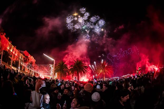Željko Bebek i Baby Lasagna uvelu su Split u Novu 2026. godinu uz vatromet i dronove