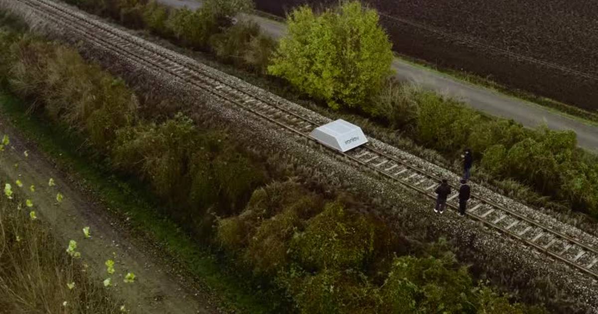 Italian ingenuity: Creating a levitating train that operates on standard railway tracks
