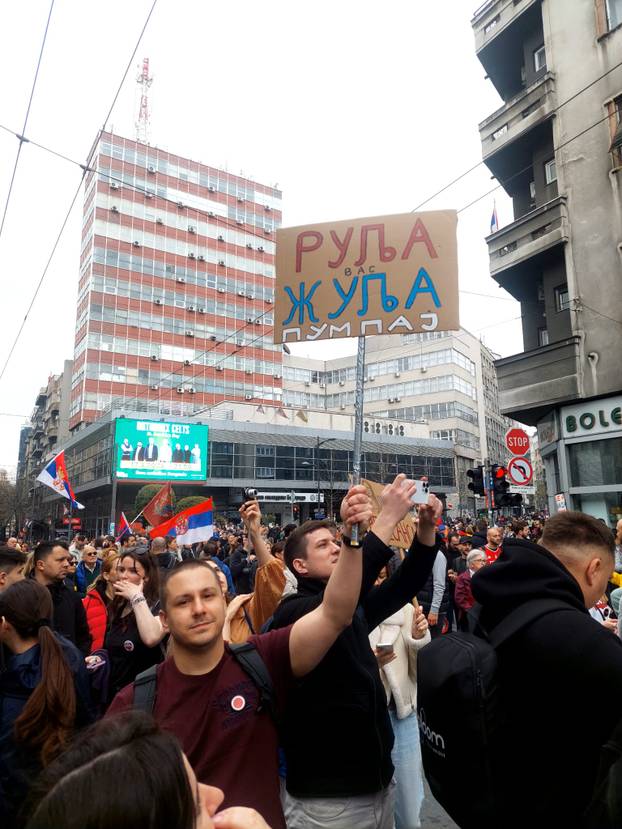 FOTO Ovo su najoriginalniji transparenti iz Beograda: 'Ruke su vam krvave', 'Što ćaci gugla'