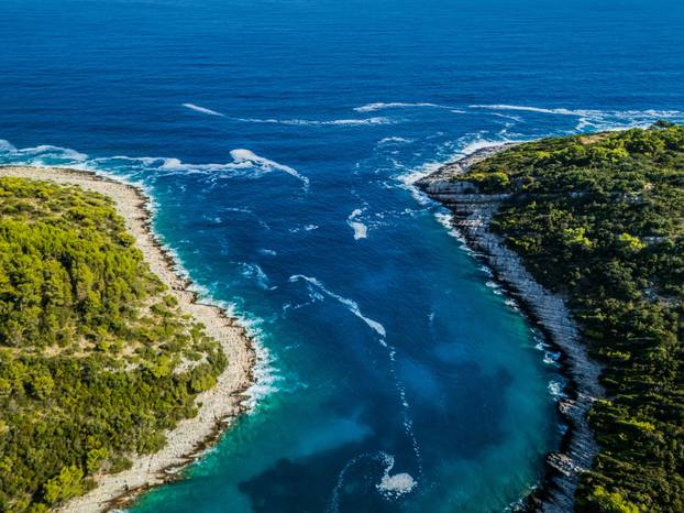Plaža Žitna, Korčula - Zavalatica snimljena iz zraka 