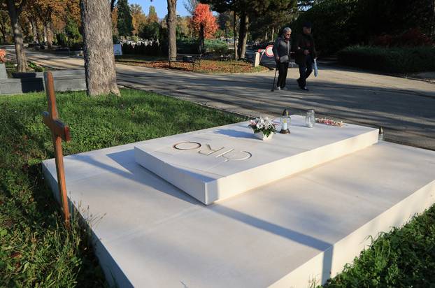 Zagreb: Na grob Miroslava Ćire Blaževića postavljen kamen s porukom "Sine, budi spreman"