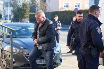 24SATA Velika Gorica: Daniel &Scaron;eni&ccaron;njak u pratnji policije dolazi na &Zcaron;upanijski sud