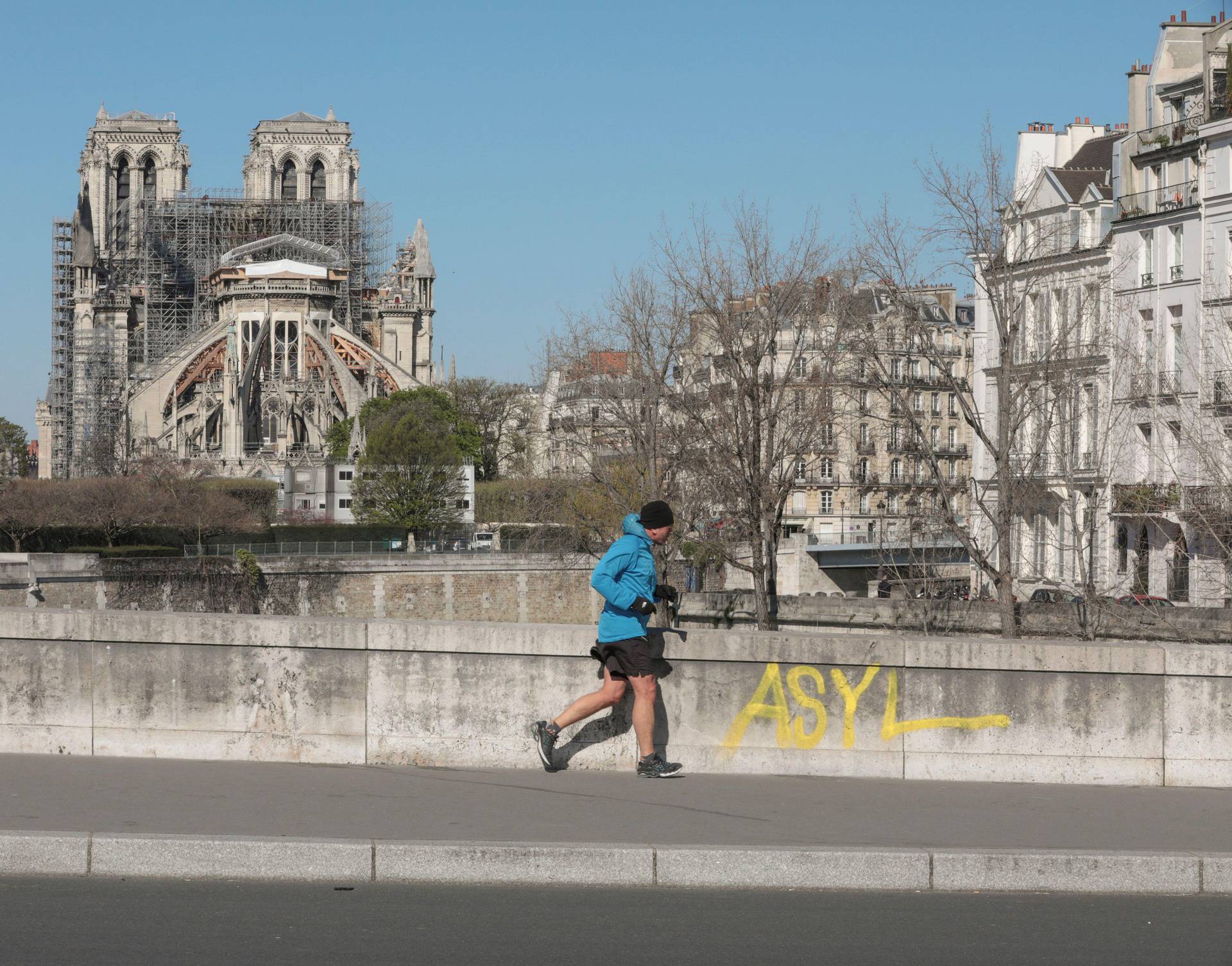 CORONAVIRUS: SPORT AND PROMENADE AROUND NOTRE DAME, PARIS