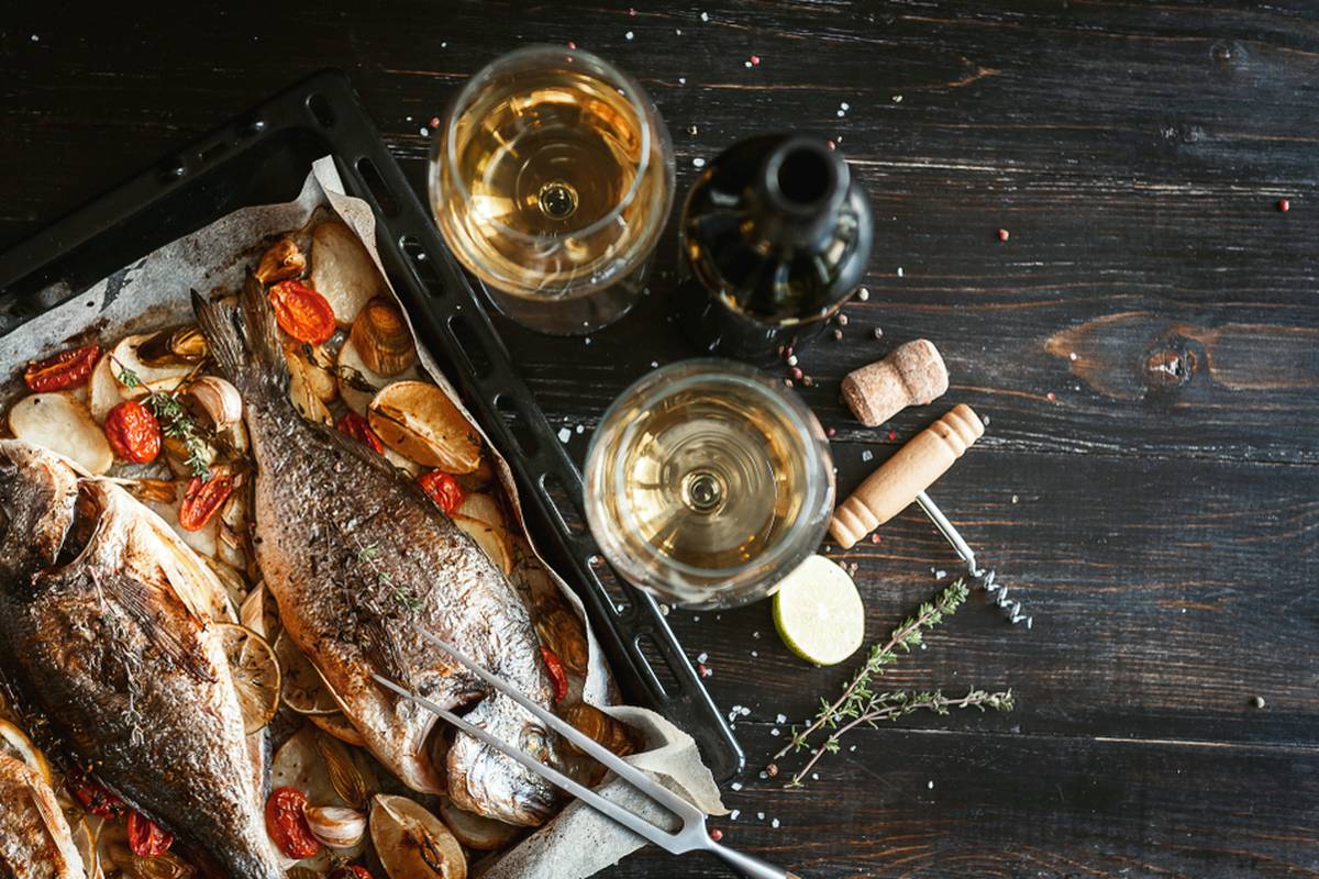 Pripremite ribu u vinu: Pripazite da ga u jelo ne dodate prekasno