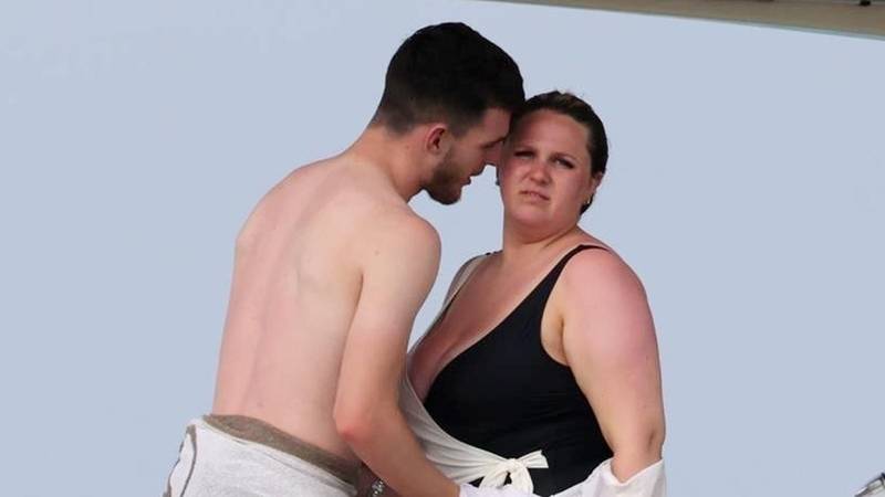 Junak Arsenala često je branio suprugu od gnjusnih komentara