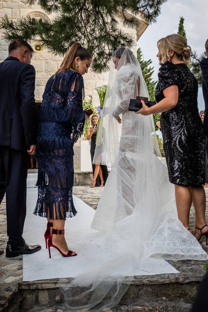 FOTO Ana Gruica i Boran Uglešić crkveno su se vjenčali  kod Splita