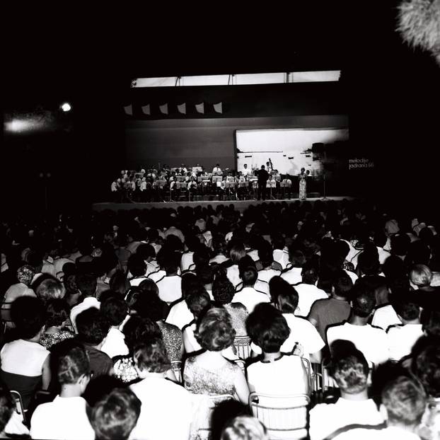 Otkrivamo davne prizore naših najvećih pjevačkih legendi iz slavnog Ljetnog kina Bačvice