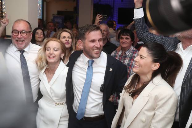 Split: Slavlje u izbornom stožeru HDZ-a