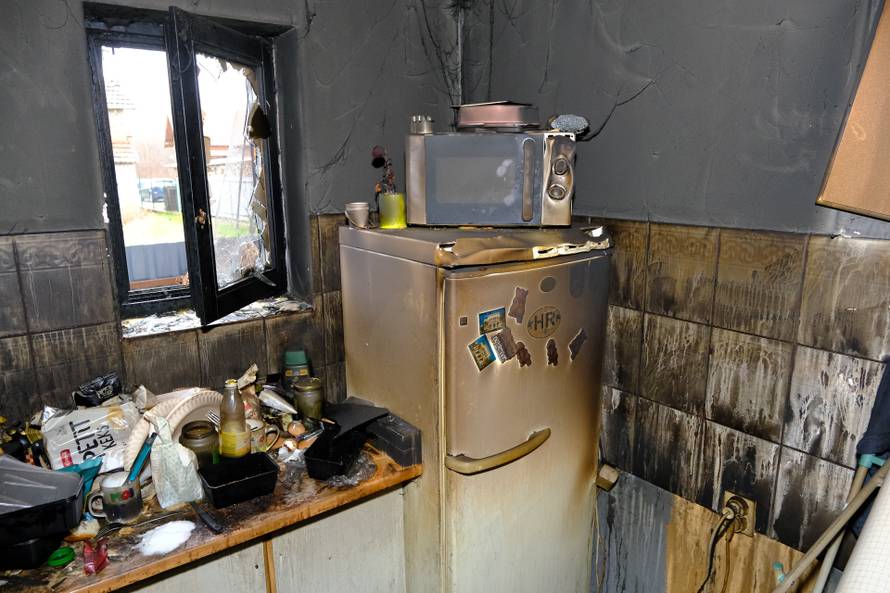 Kuća im je prvo sasvim razorena u potresu, sad je izgorjela: 'Krik nas je probudio usred noći...'