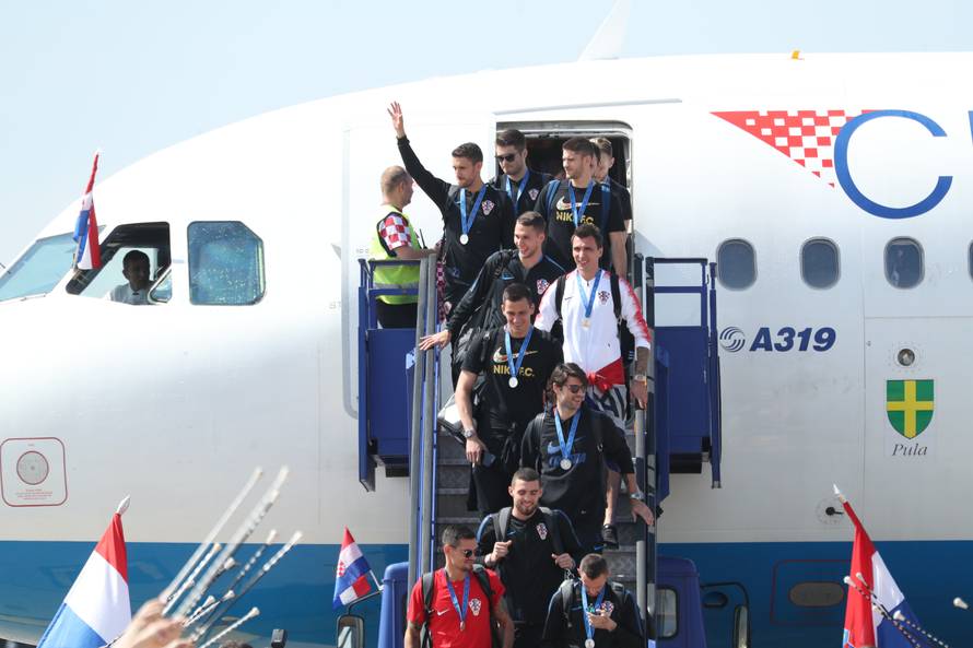 Vatreni sletjeli u ZraÄnu luku dr. Franjo TuÄman