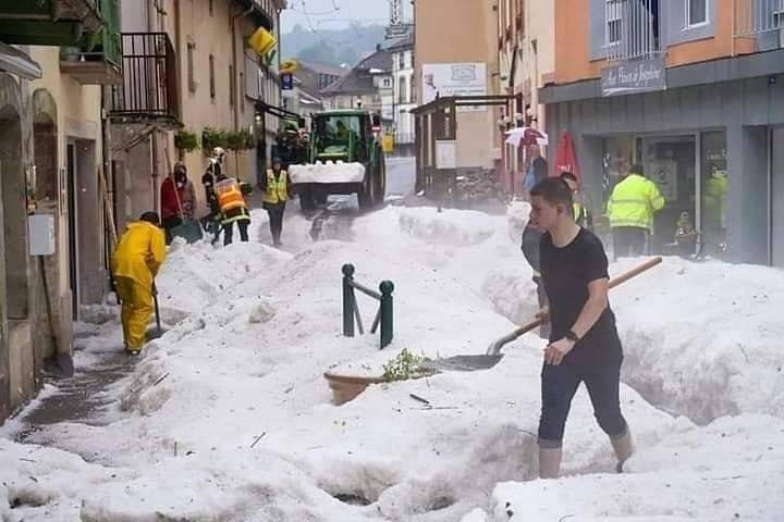 Oluja poplavila ceste u dijelu Njemačke, na jugu Francuske i u Švicarskoj tuča poharala sela