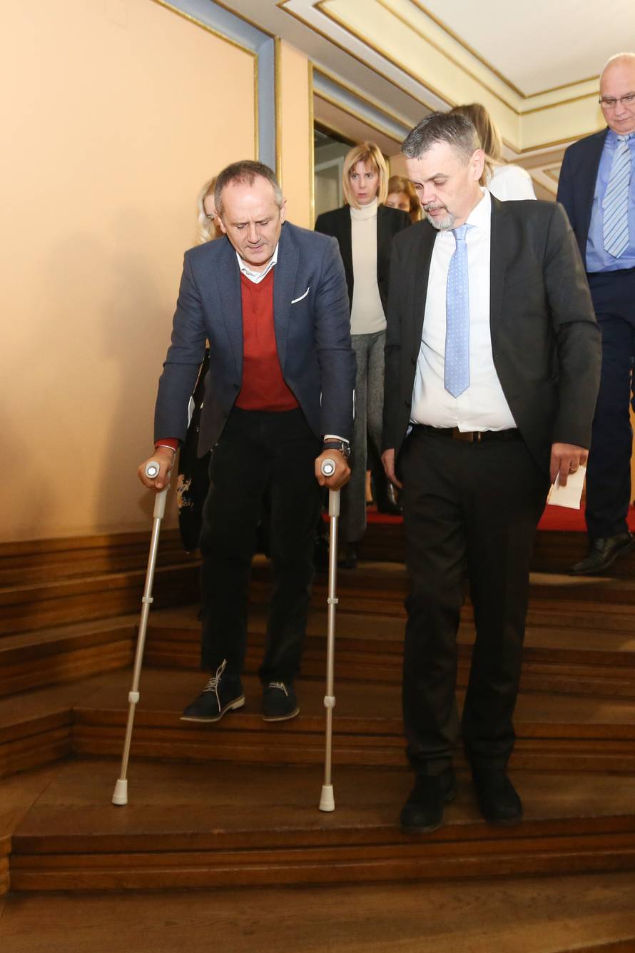 Bandiću je prošao proračun: 'Prodali su se za 1400 kuna'