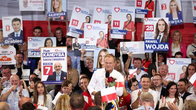 Parties hold final rallies for the Polish election campaign