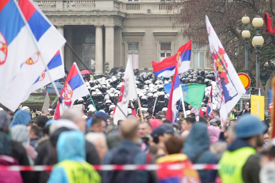 Beograd: Službeno počeo najveći prosvjed u Srbiji "15. za 15"