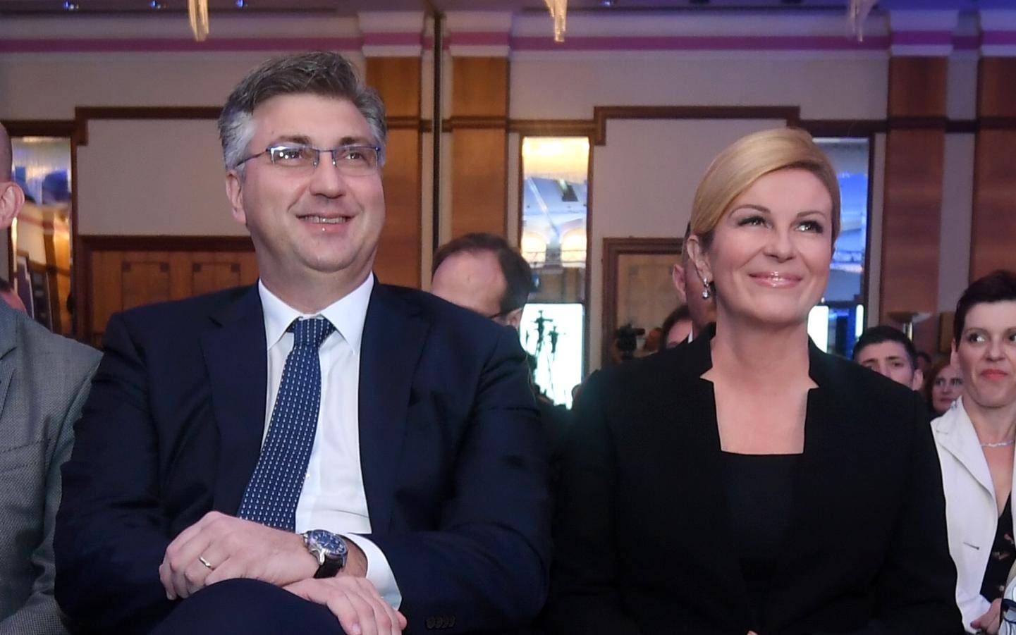 Premijer: 'Od 2019. niži PDV'; Kolinda: 'Elite koče promjene...'