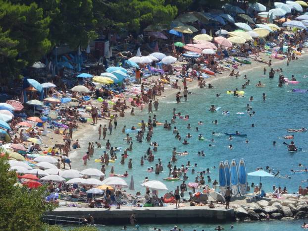Krcata plaža u Baškoj Vodi
