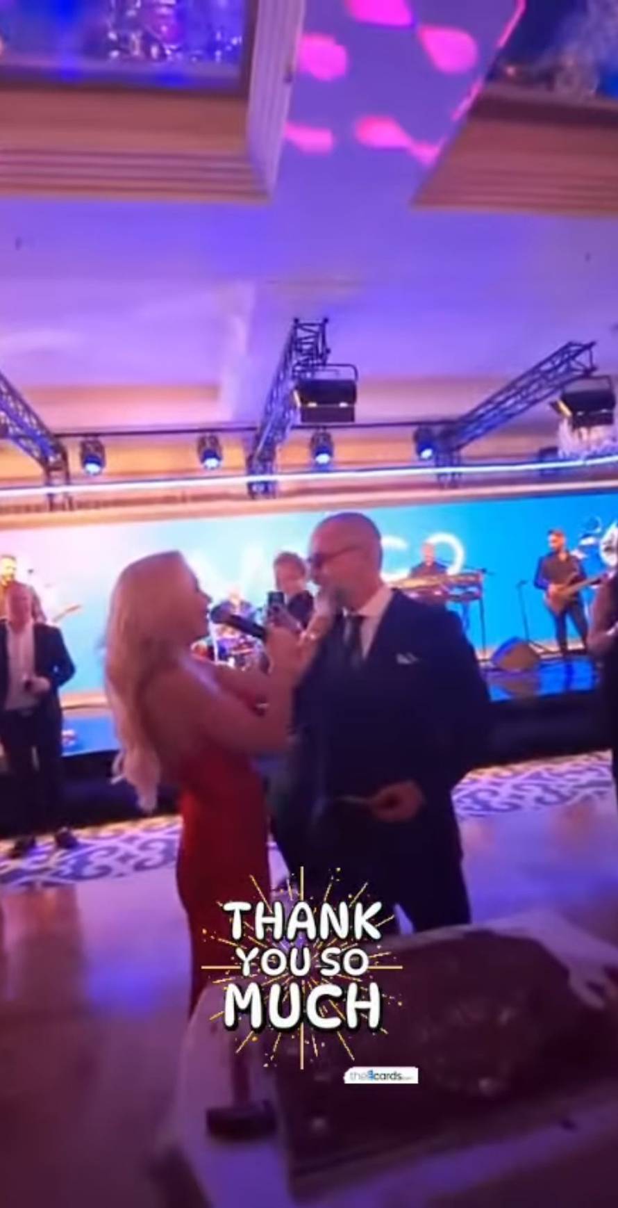 Maja Šuput pjevala plastičnom kirurgu za rođendan: 'Ček, tu je čekić. I ja da razbijam tortu?'