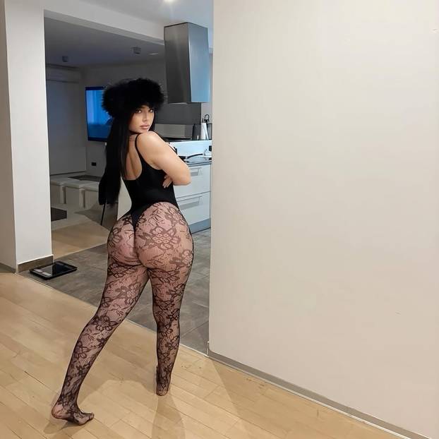 Za prste polizati! Claudia Rivier pravit će kolače, a pokazala je i kako muti jaja te puni sarmice