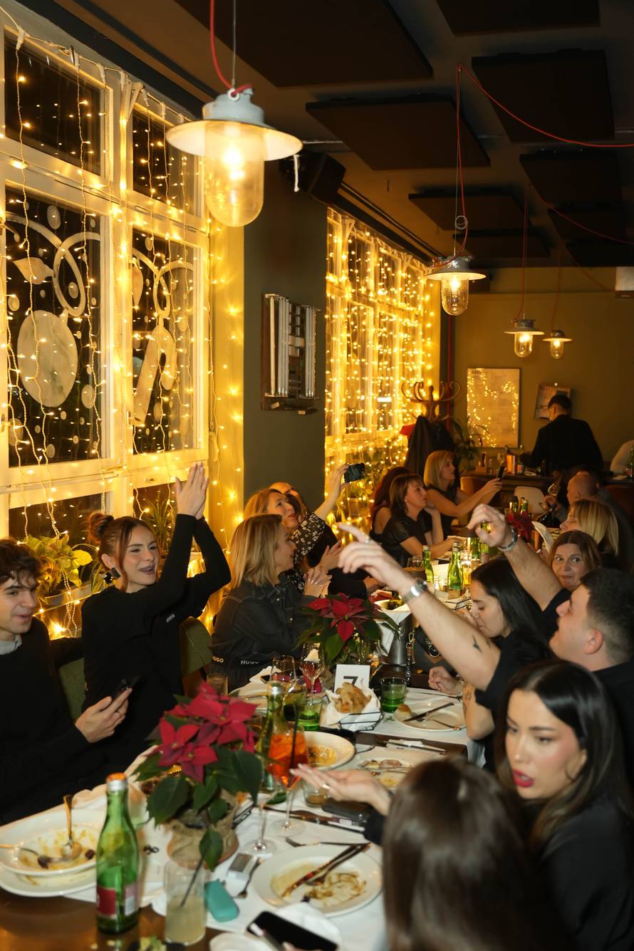 Dođite na 'Ničiju svadbu' svake subote u Zagrebu! Vijori barjak, trešte domaći hitovi, leti buket