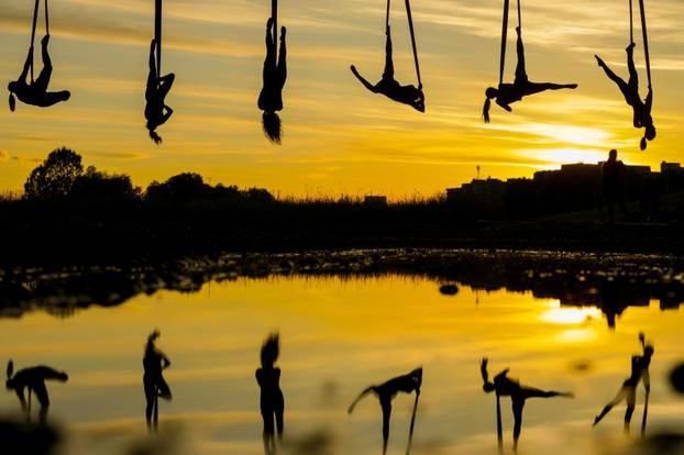 Čarobni ples na svili: Predivne siluete ispod mosta Mladosti