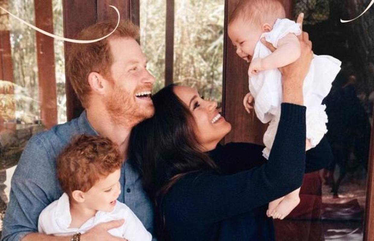 Meghan Markle i princ Harry po prvi put su pokazali kći Lilibet: 'Zbog nje smo postali obitelj!'