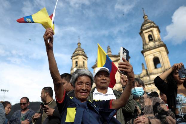 Demonstration to support the increase of the minimum wage, in Bogota