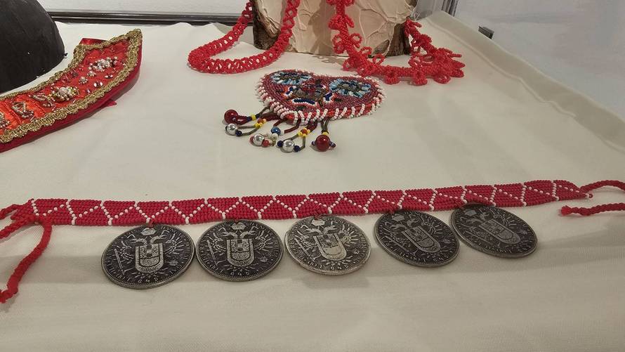 U Somboru su otvorili izložbu tradicionalnog nakita: 'Neki su originali stari i do 100 godina'