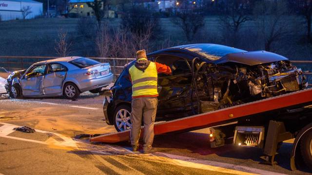 Kukljanovo: Šest osoba ozlijeđeno u sudaru dva osobna automobila