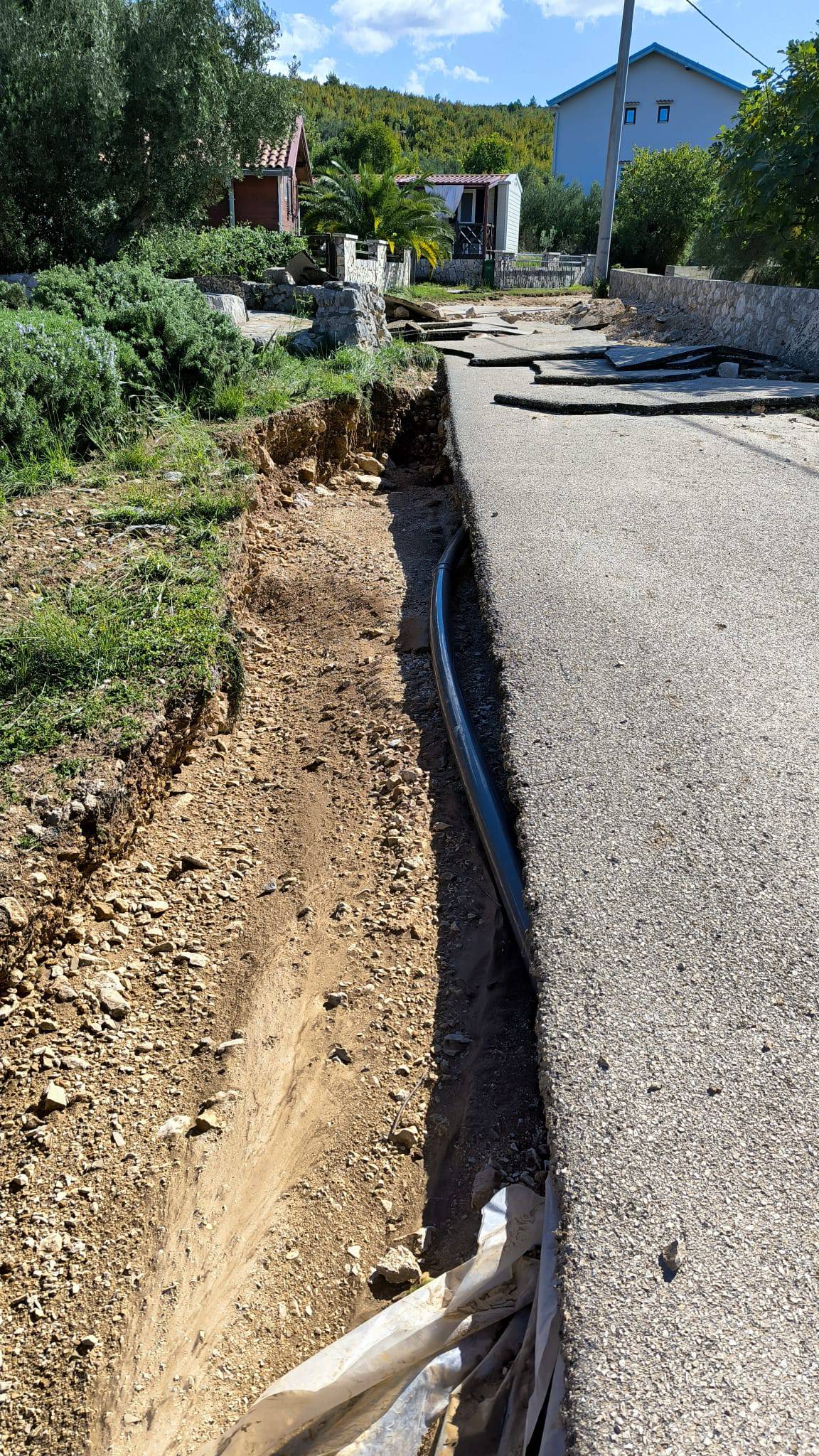 VIDEO Bujica u Mekoj Dragi ostavila katastrofu: 'Susjedu je sve uništeno, ceste su razorene'