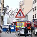 Na zgradi policije u Zagrebu se urušila skela! Policija: Oštećen automobil, nema ozlijeđenih...