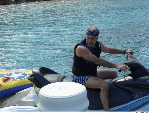 FOTO Ovo su dosad neviđene fotografije iz Epsteinovih spisa