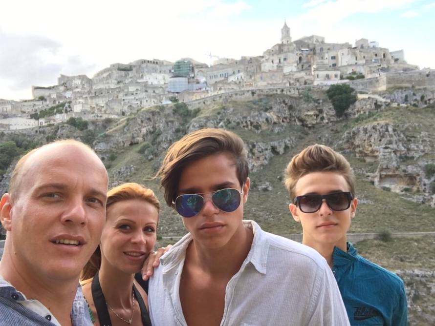 Tata Mario o sinu Branimiru: Nisam pobijedio na Eurosongu  s 'Džuli', ali on hoće s 'Tick-Tock'