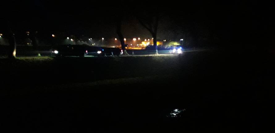 Video: Bježali policiji u BMW-u s migrantima, udarili u klupicu