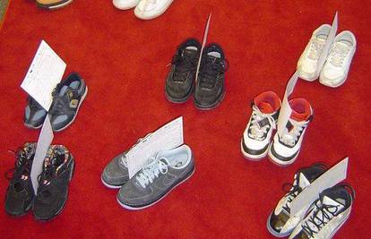 Američki beskućnici hodaju u Papinim cipelama