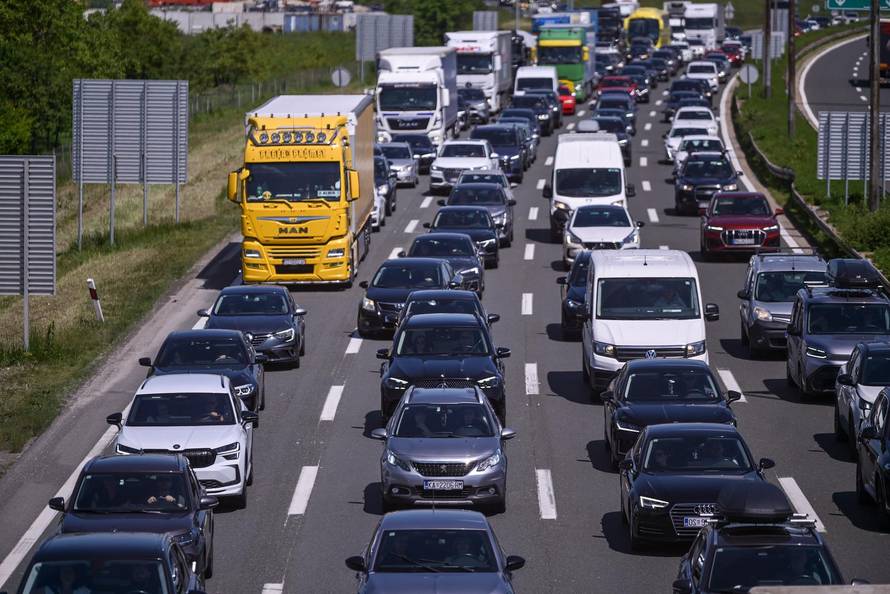 Zagreb: Gužve na naplatoj kućici Lučko zbog produženog vikenda