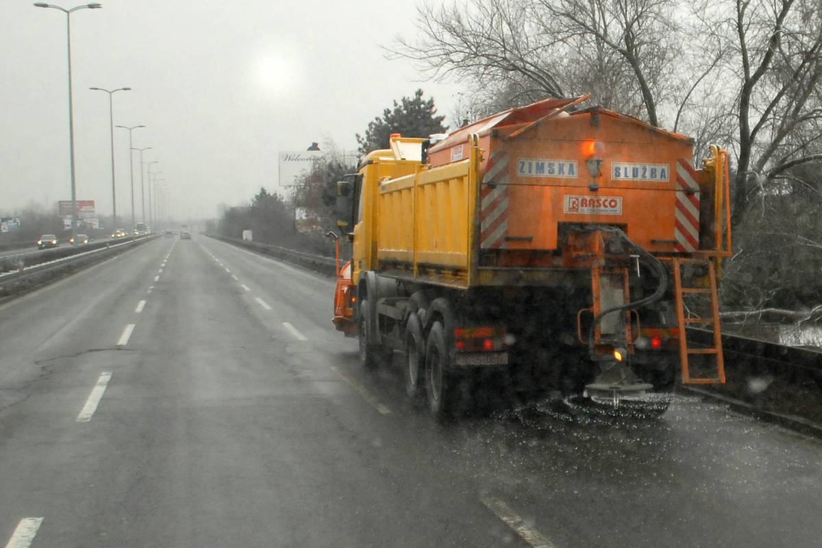 Nijemci sol protiv leda na cesti zamjenjuju vodom iz krastavaca