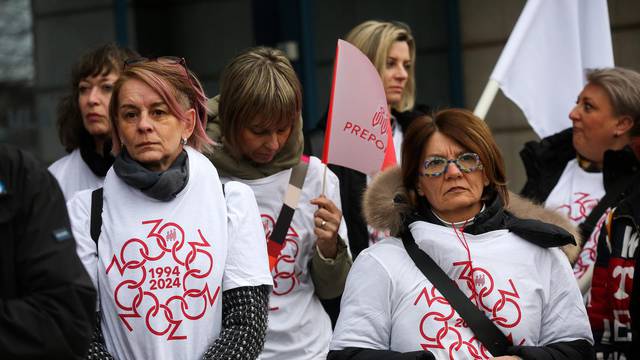 Zagreb: Sindikat Preporod održao ispred Ministarstva znanosti i obrazovanja konferenciju za medije 