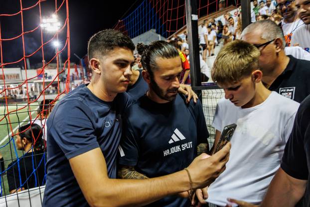 Split: Igrači Hajduka posjetili su Torciida kup