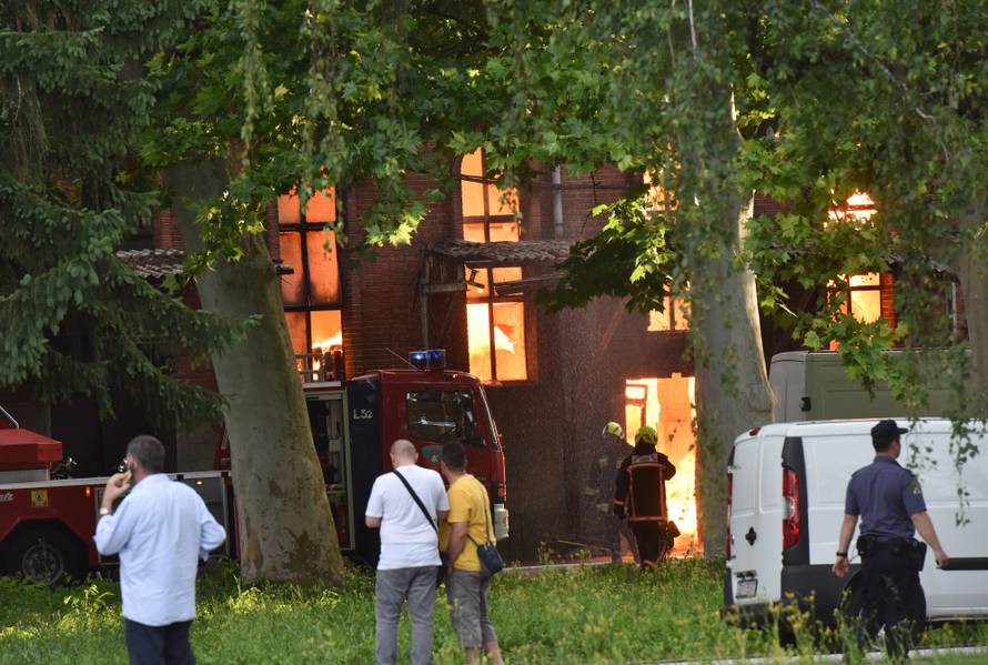 Požar u 'Staroj Zagrepčanki': Nad gradom se nadvio crni dim