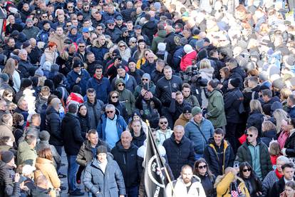 Fotogalerija: Pogledajte kako izgleda duga kolona u Vukovaru